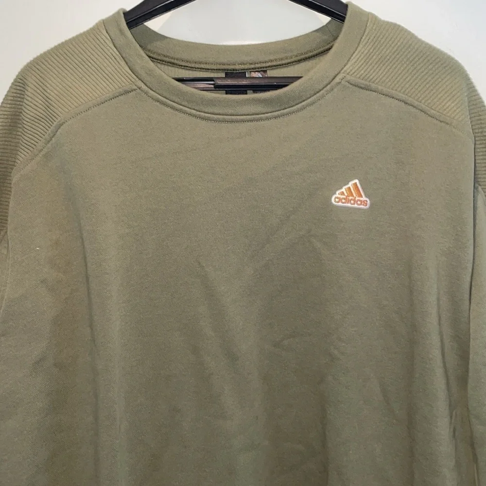 Adidas crewneck sweatshirt. Men’s size medium